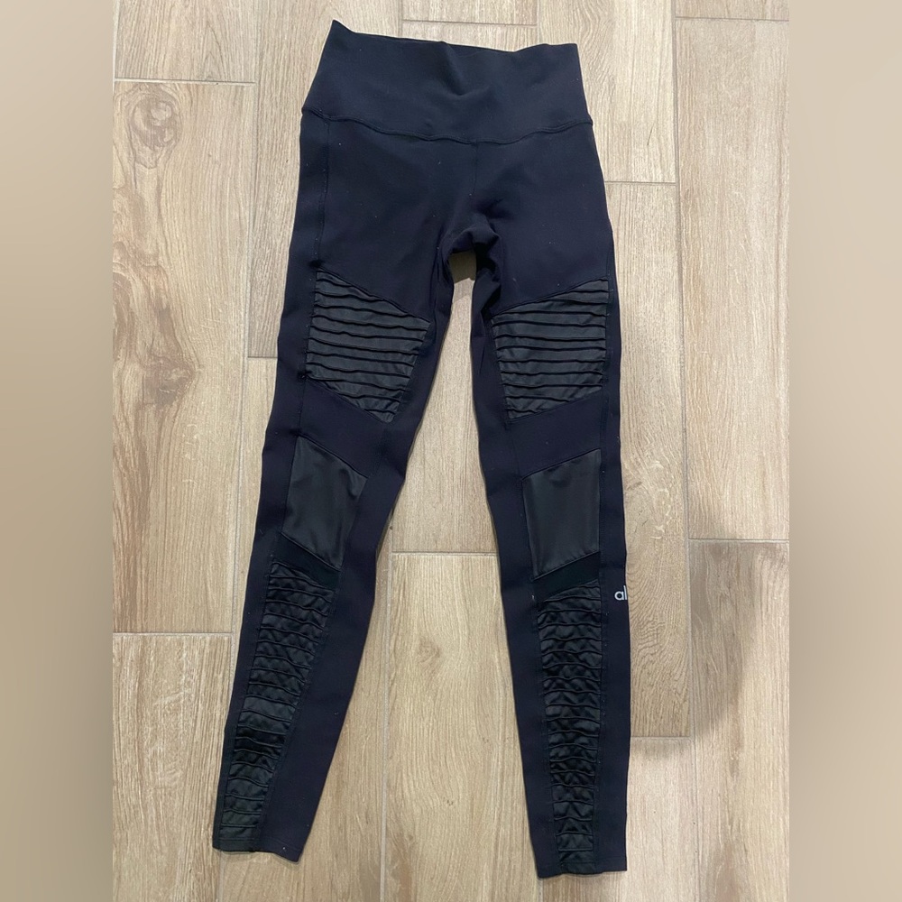 6 pairs of leggings (4 Lululemon, 1 Alo, 1 Gymshark) - sold together - Picture 12 of 16